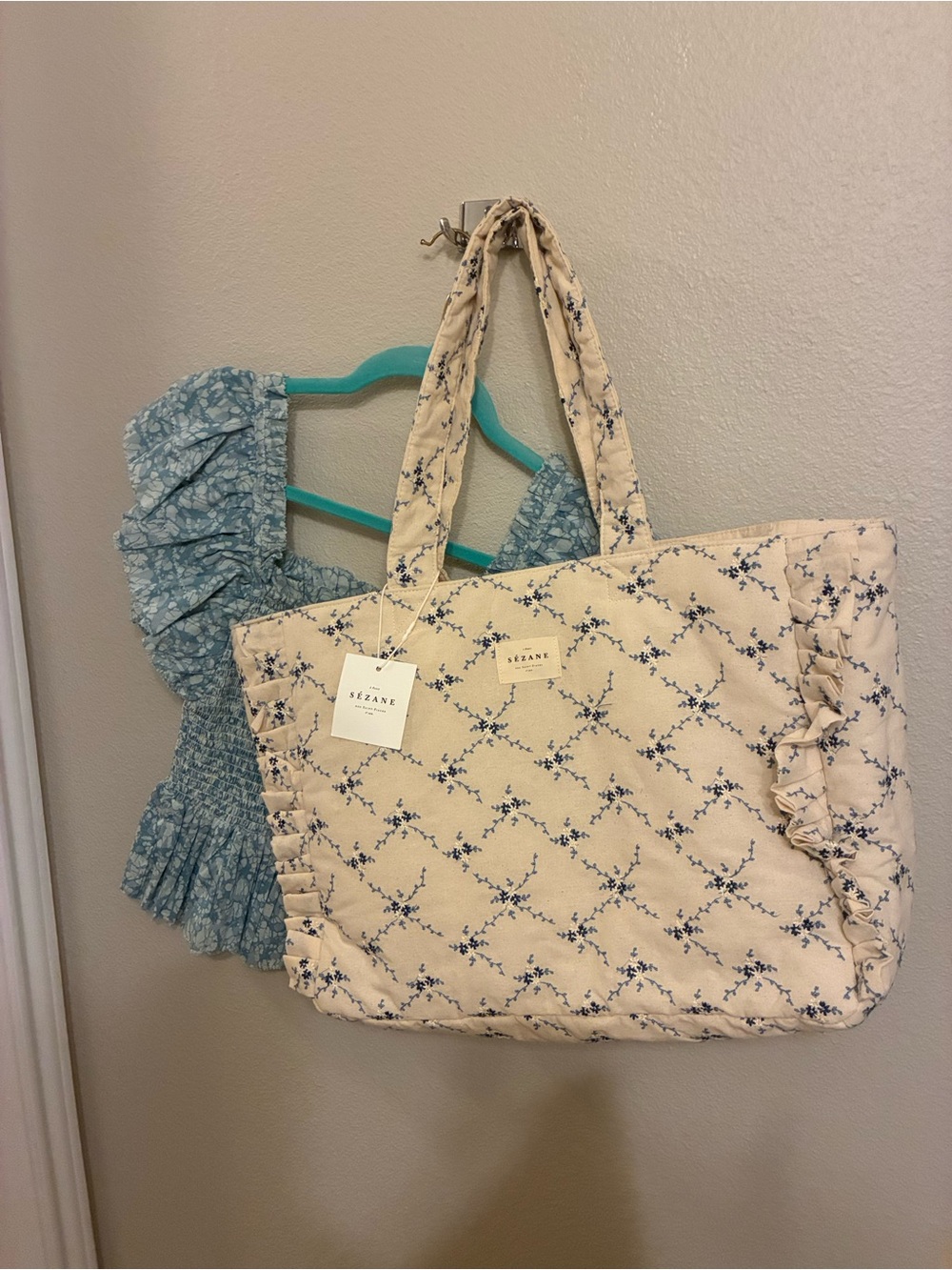 【RARE】NWT Sezane Cream Floral Quilted Tote Bag - Picture 2 of 3